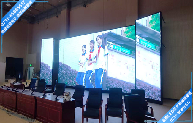 長沙望城某中學報告廳LED顯示屏